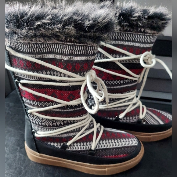 JustFab Snag Winter Boots - Picture 1 of 6
